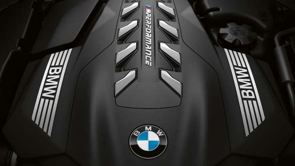 BMW M TwinPower Turbo 8-cylinder petrol engine M850i The New BMW 8 Series Convertible G14 LCI Facelift 2022 BMW M TwinPower Turbo 8-cylinder petrol engine M850i The New BMW 8 Series Convertible G14 LCI Facelift 2022 close-up engine cover