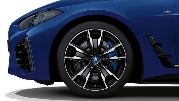 M Technology package BMW i4 M50 G26 2021 M Technology package BMW i4 M50 G26 2021 BMW Individual Frozen Portimao Blue metallic close-up wheel