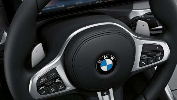 Variable sport steering BMW M440i xDrive Coupé G22 2020 BMW M440i xDrive Coupé G22 2020 variable sport steering interior close up