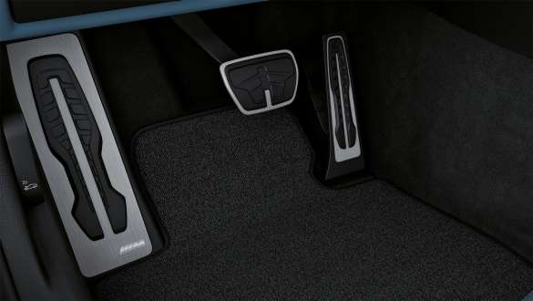 Integrated M specific brake system BMW M4 Coupé G82 2020 BMW M4 Coupé G82 2020 Integrated M specific brake system