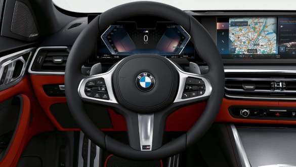 Variable sport steering BMW M440i xDrive Gran Coupé G26 2021 Variable sport steering BMW M440i xDrive Gran Coupé G26 2021 cockpit with M leather steering wheel