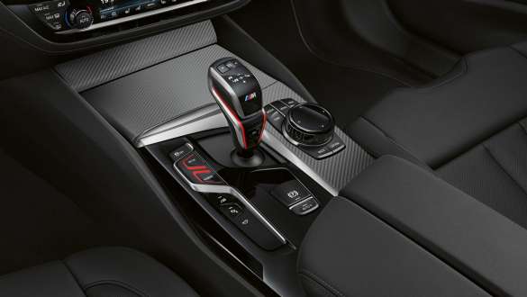 BMW M5 Competition with 8-speed M Steptronic transmission with Drivelogic F90 2020 BMW M5 Competition with 8-speed M Steptronic transmission with Drivelogic F90 LCI Facelift 2020 interior gearshift lever