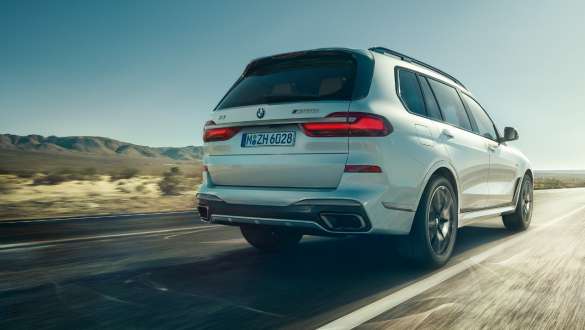 BMW X7 M Automobile with Executive Drive Pro G07 2019 BMW X7 M Automobile with Executive Drive Pro suspension control system G07 2019 three-quarter rear view driving