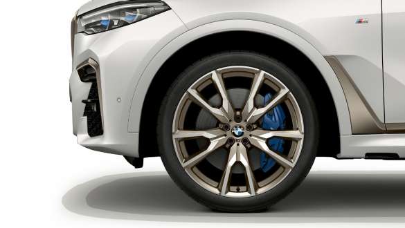 BMW X7 M Automobile with M light alloy wheels G07 2019 BMW X7 M Automobile with M light alloy wheels V-spoke style 755 M G07 2019 close-up wheel