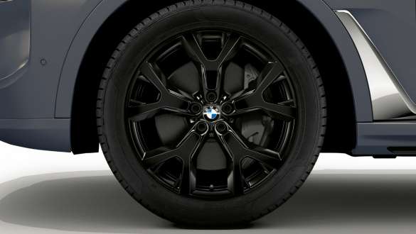 21-inch BMW light alloy wheel Y-spoke 752 Jet Black BMW X7 M60i G07 LCI 21-inch BMW light alloy wheel Y-spoke 752 Jet Black BMW X7 M60i G07 LCI close-up