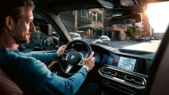 Connected Navigation BMW X5 SUV G05 BMW X5 SUV G05 2018 interior driver using Connected Navigation
