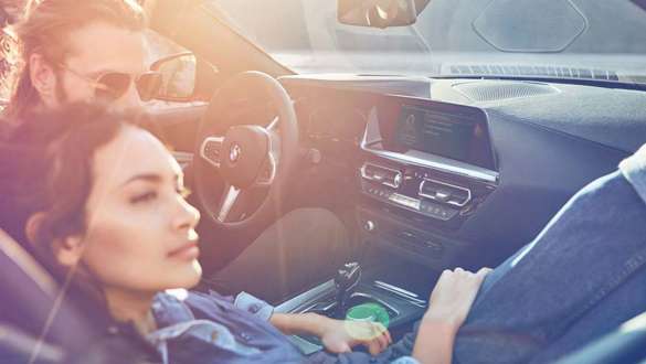 BMW Concierge Service from BMW ConnectedDrive Couple sitting relaxed in BMW thanks to Concierge Service from BMW ConnectedDrive