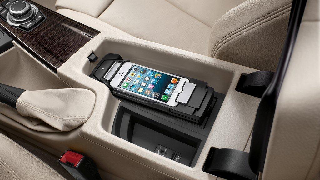 BMW snapin adapter for Apple mobile phones