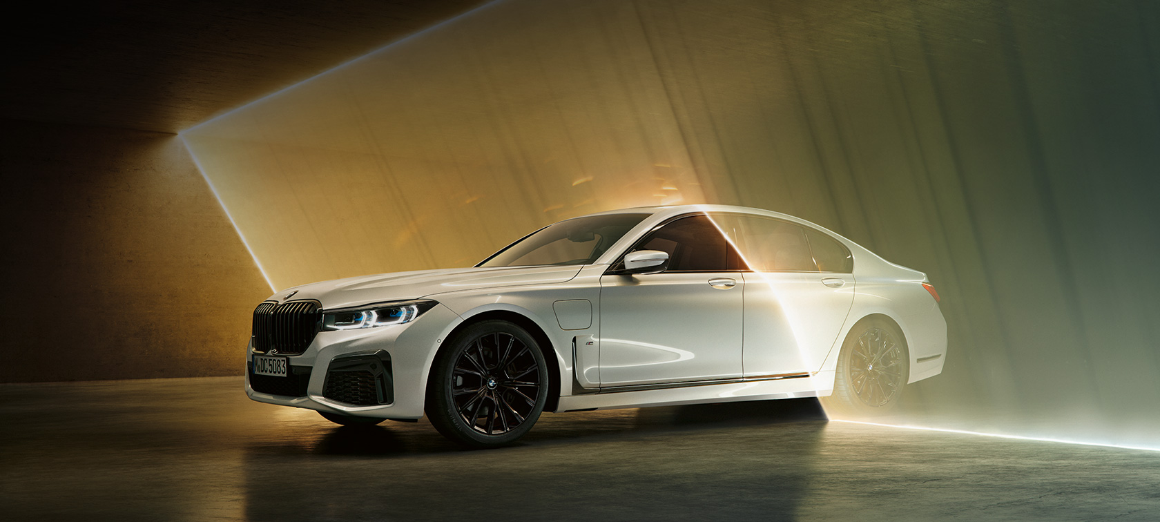 BMW 7 Series Sedan G11, white, three-quarter front view BMW 7 Series Sedan G11: white BMW in three-quarter front view surrounded by beam of light