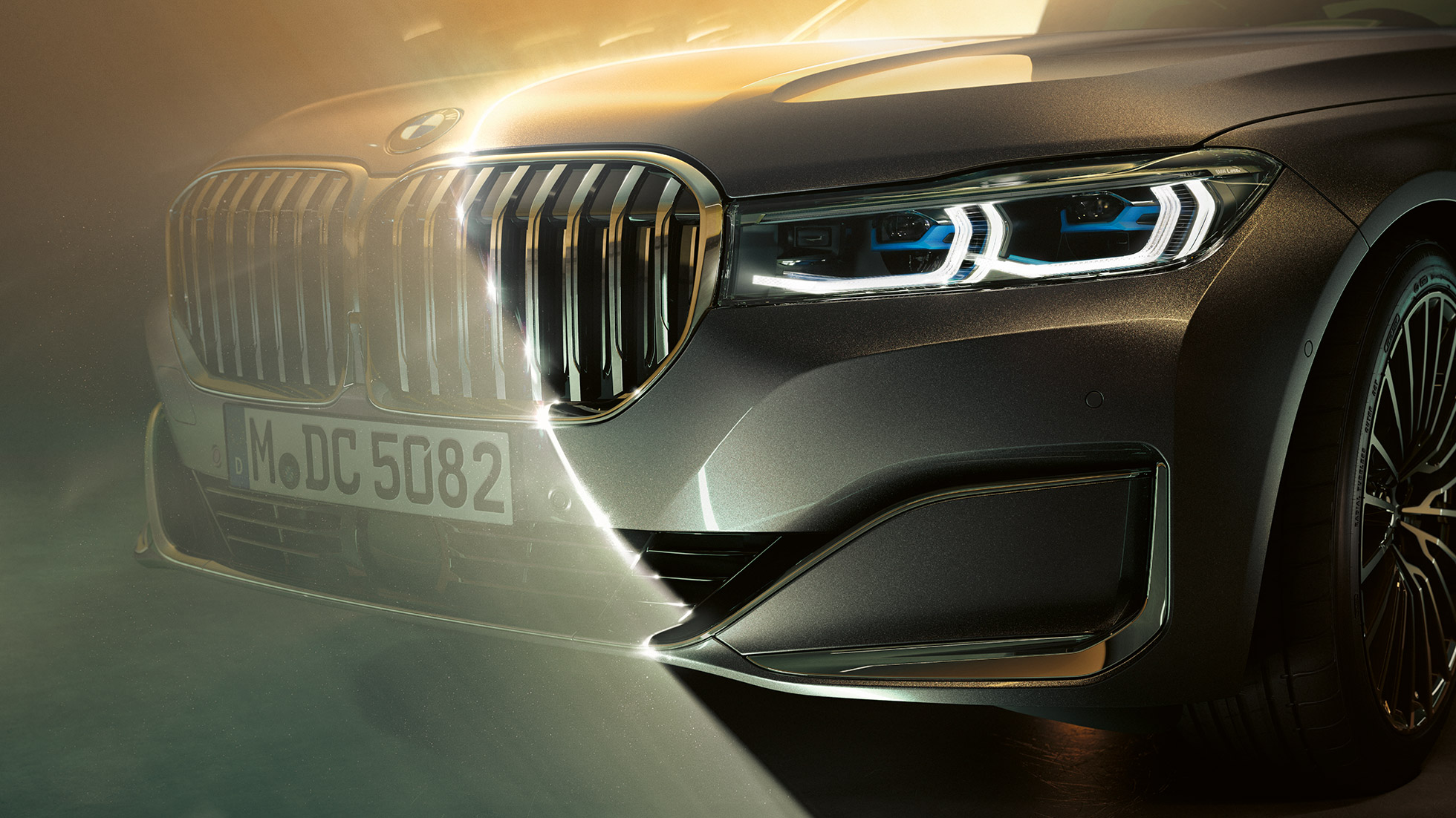 BMW 7 Series Sedan G11 kidney grille and laserlight BMW 7 Series Sedan G11: close-up of front with big kidney grille and laserlight