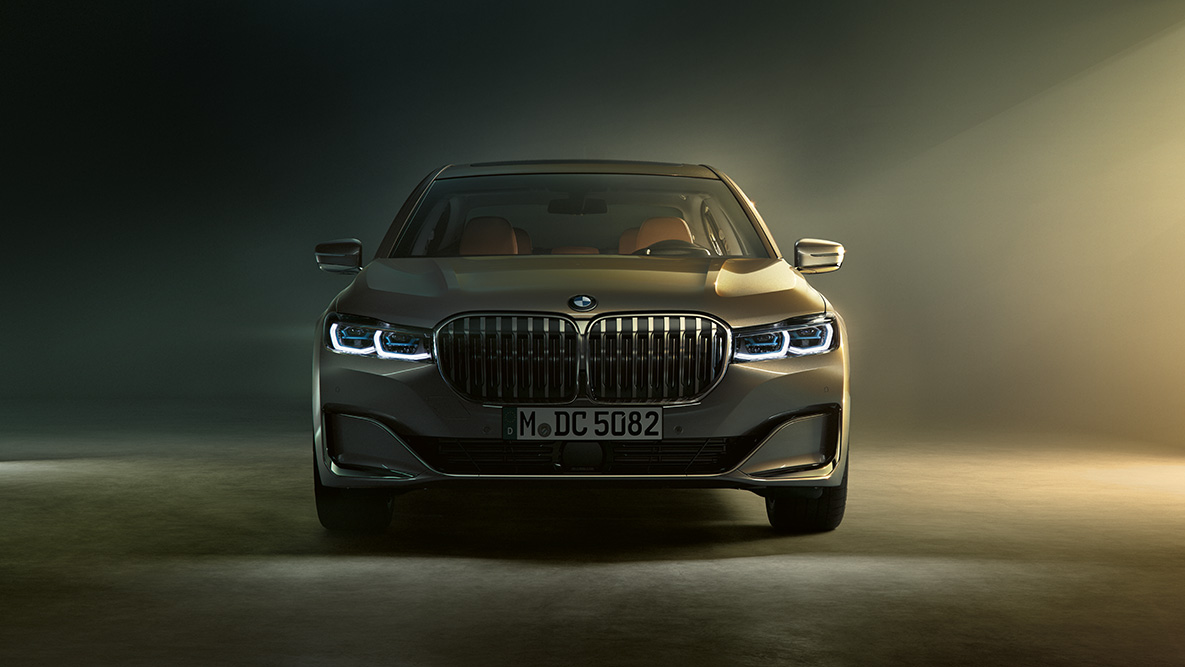 BMW 7 Series Sedan G11 in front view BMW 7 Series Sedan G11: front view in dimmed light