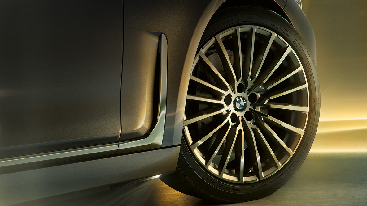 BMW 7 Series Sedan G11 wheels with multi-spoke design BMW 7 Series Sedan G11: close-up of wheels with multi-spoke design