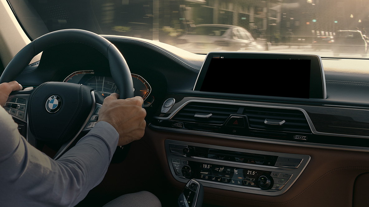 BMW Intelligent Personal Assistant G11 BMW Intelligent Personal Assistant: man drives BMW, close-up of Live Cockpit Professional G11