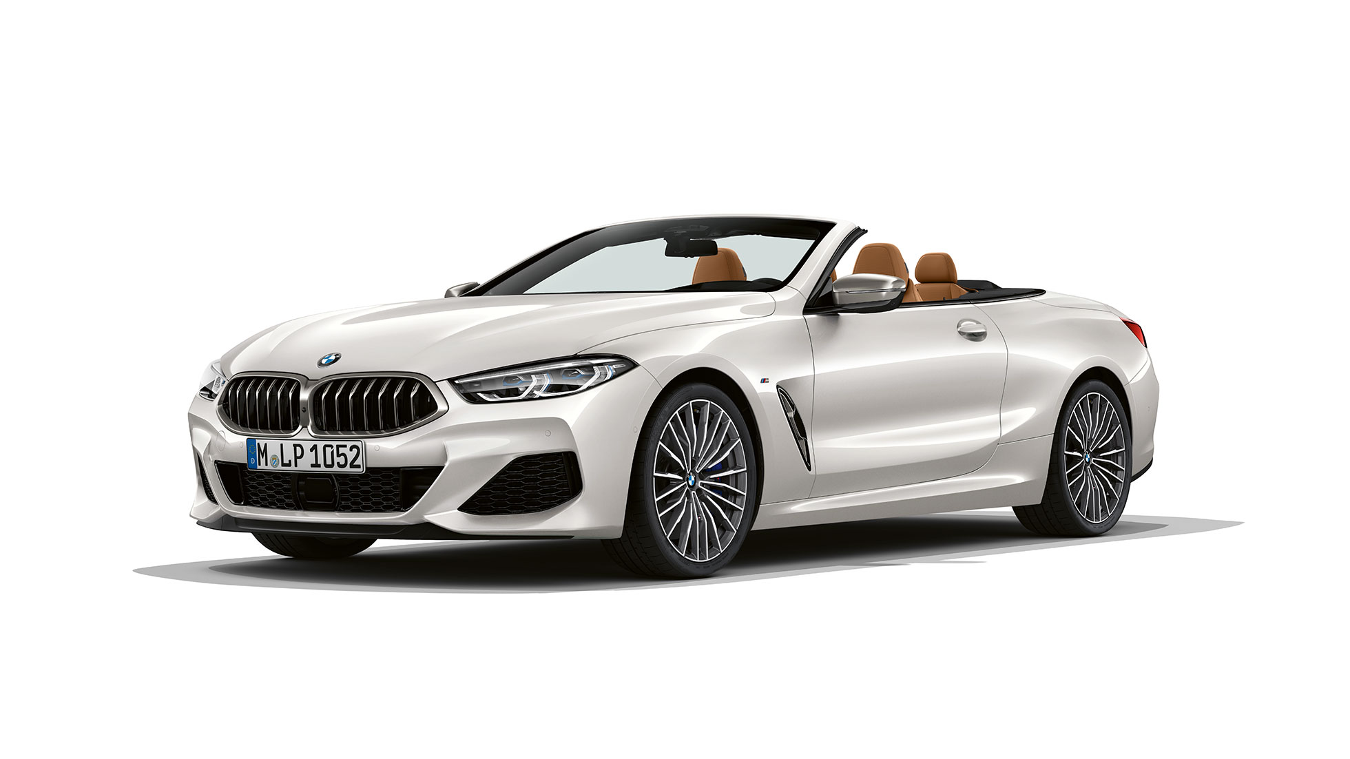 BMW M850i xDrive, Mineral White metallic, three-quarter view front G14. BMW M850i xDrive, Mineral White metallic, three-quarter view front G14.