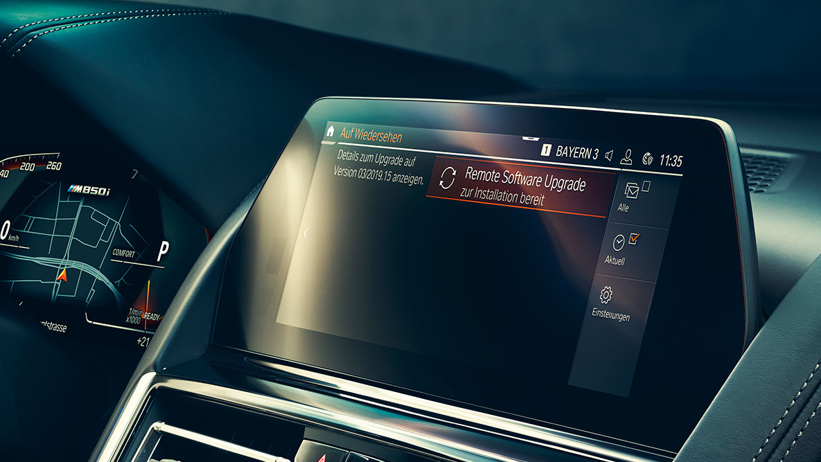 BMW 8 Series Coupé, cockpit G15. Interior of the BMW 8 Series Coupé with Control Display and Remote Software Upgrade G15.