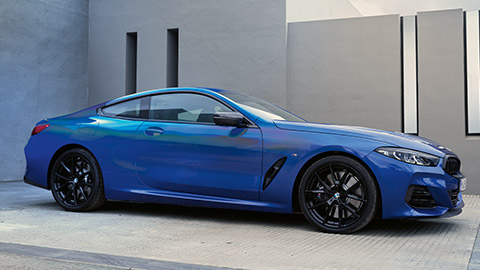 BMW 8er Coupé (G15) three-quarter front view standing BMW 8er Coupé (G15) three-quarter front view standing