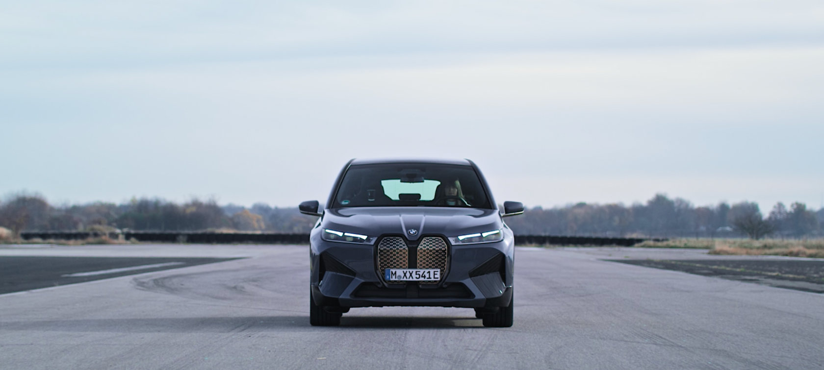 BMW iX M60 i20 2022 BMW Individual Storm Bay metallic acceleration driving mode SPORT+ Launch Control Start BMW M IconicSounds Electric video