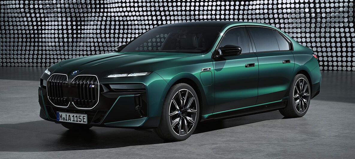 Aurora Diamond Green Special paint finishes BMW 7 Series M Models G70 BMW 7 Series M Models G70 Aurora Diamond Green Special paint finishes
