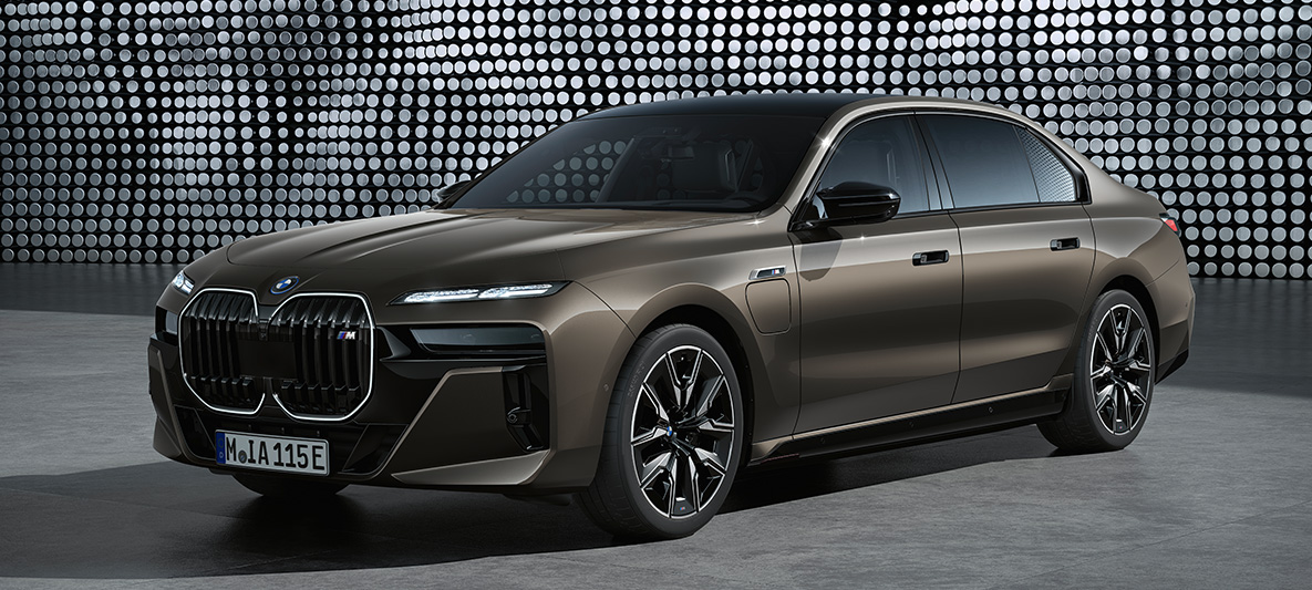 Sepang Bronze Special paint finishes BMW 7 Series M Models G70 BMW 7 Series M Models G70 Sepang Bronze Special paint finishes