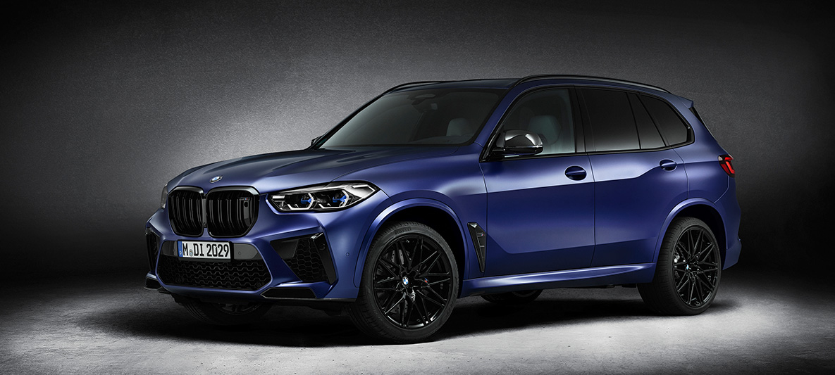BMW X5 M SUV First Edition F95 2020 BMW Individual special paint work Frozen Marina Bay Blue metallic matte three-quarter front view BMW X5 M SUV First Edition F95 2020 BMW Individual special paint work Frozen Marina Bay Blue metallic matte three-quarter front view