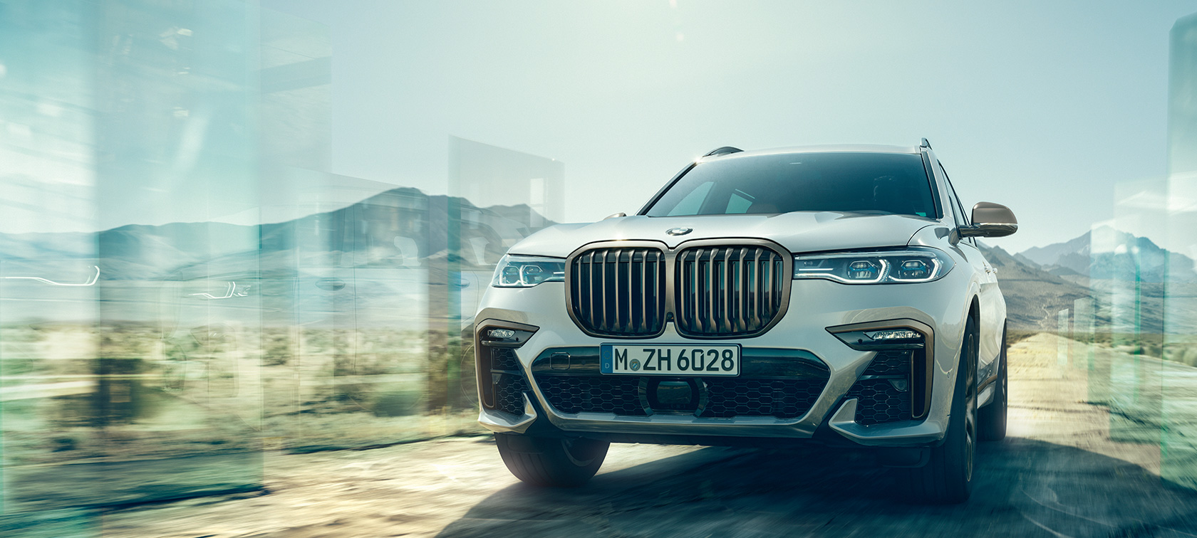 BMW X7 M50i SUV, front view G07 BMW X7 M50i SUV Mineral White, G07, standing, front view