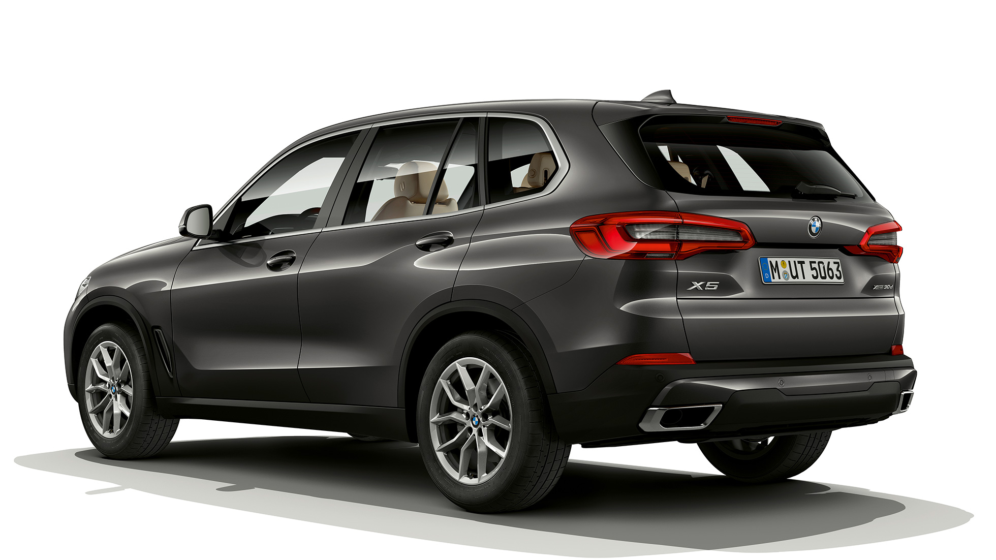 Basic model BMW X5 xDrive30d SUV three-quarter rear view G05 Basic model BMW X5 xDrive30d SUV G05 2018 Sophisto Grey Brilliant Effect metallic three-quarter rear view