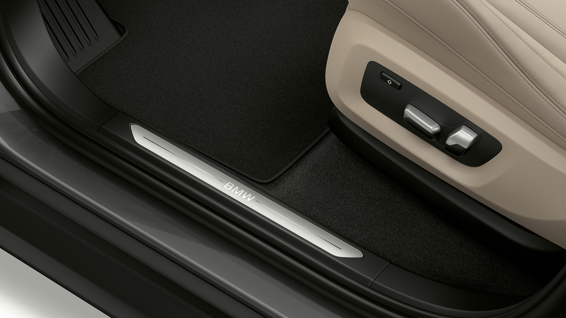 Basic model BMW X5 xDrive30d SUV door sill finisher G05 Basic model BMW X5 xDrive30d SUV G05 2018 Sophisto Grey Brilliant Effect metallic door sill finisher