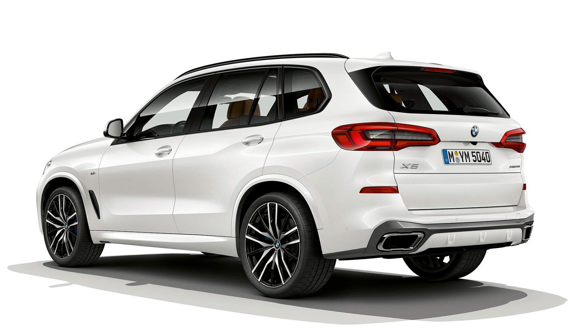 Model M Sport BMW X5 xDrive40i SUV three-quarter rear view G05 Model M Sport BMW X5 xDrive40i SUV G05 2018 Mineral White metallic three-quarter rear view