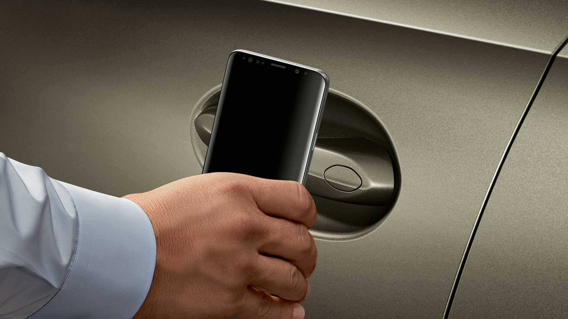Smart Access via smartphone. BMW X6 opened by Smart Access via smartphone.