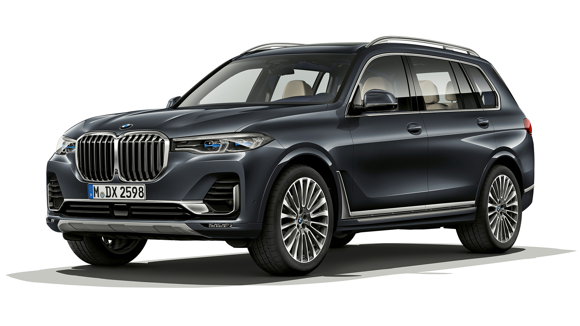 BMW X7 SUV Design Pure Excellence G07 Studio shot of the BMW X7 SUV three-quarter front view in Design Pure Excellence G07