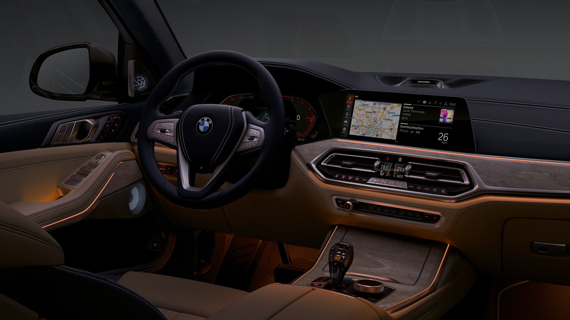 Ambient light SUV G07 The instrument cluster is framed by ambient light in orange SUV G07