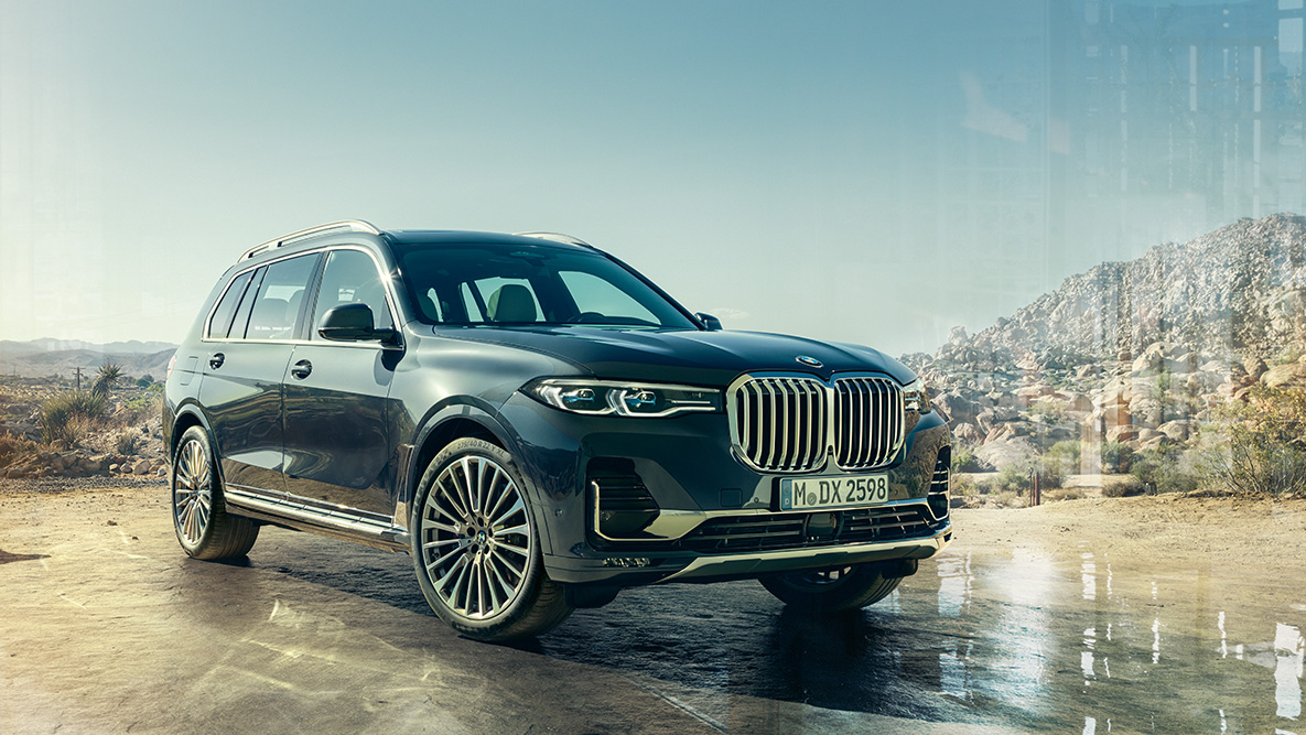 BMW X7 SUV exterior, three-quarters front view G07 BMW X7 SUV exterior: three-quarters front view in front of desert background G07