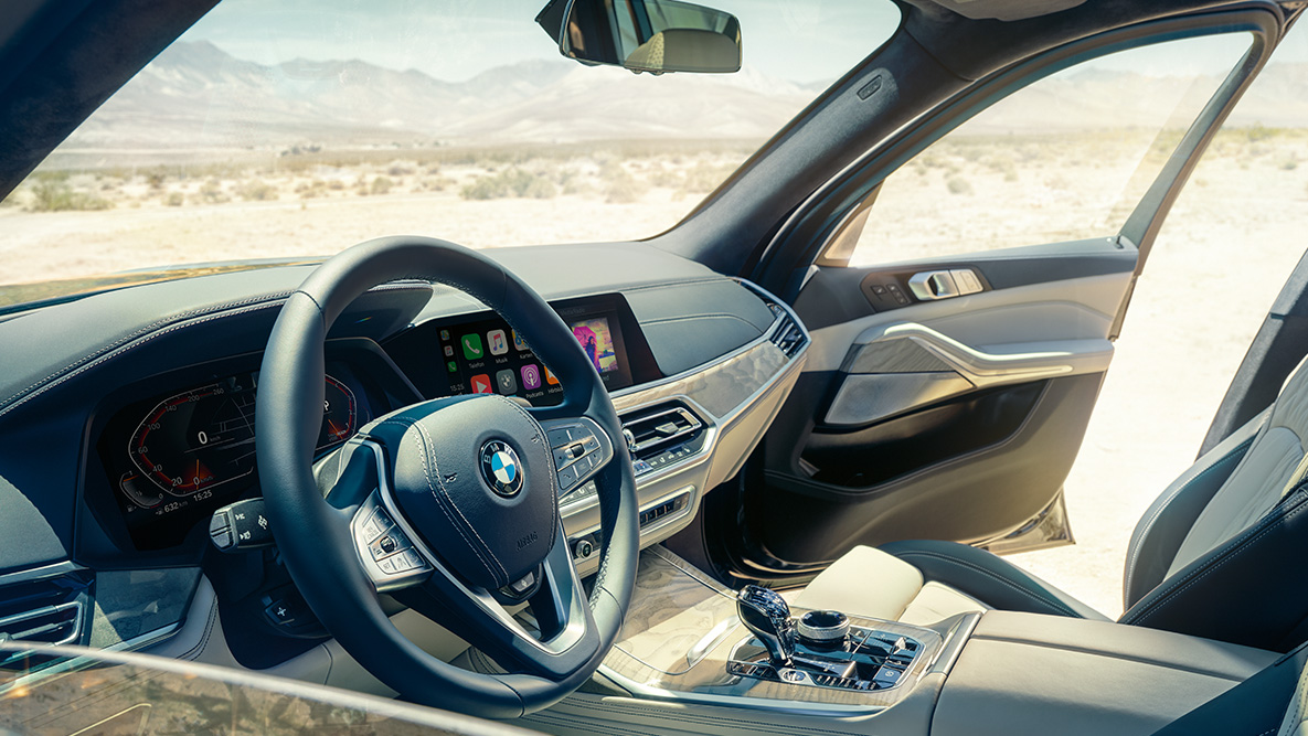 BMW X7 SUV interior G07 BMW X7 SUV interior: view from the outside into the first row of seats with a view of the steering wheel, instrument cluster and leather seats G07