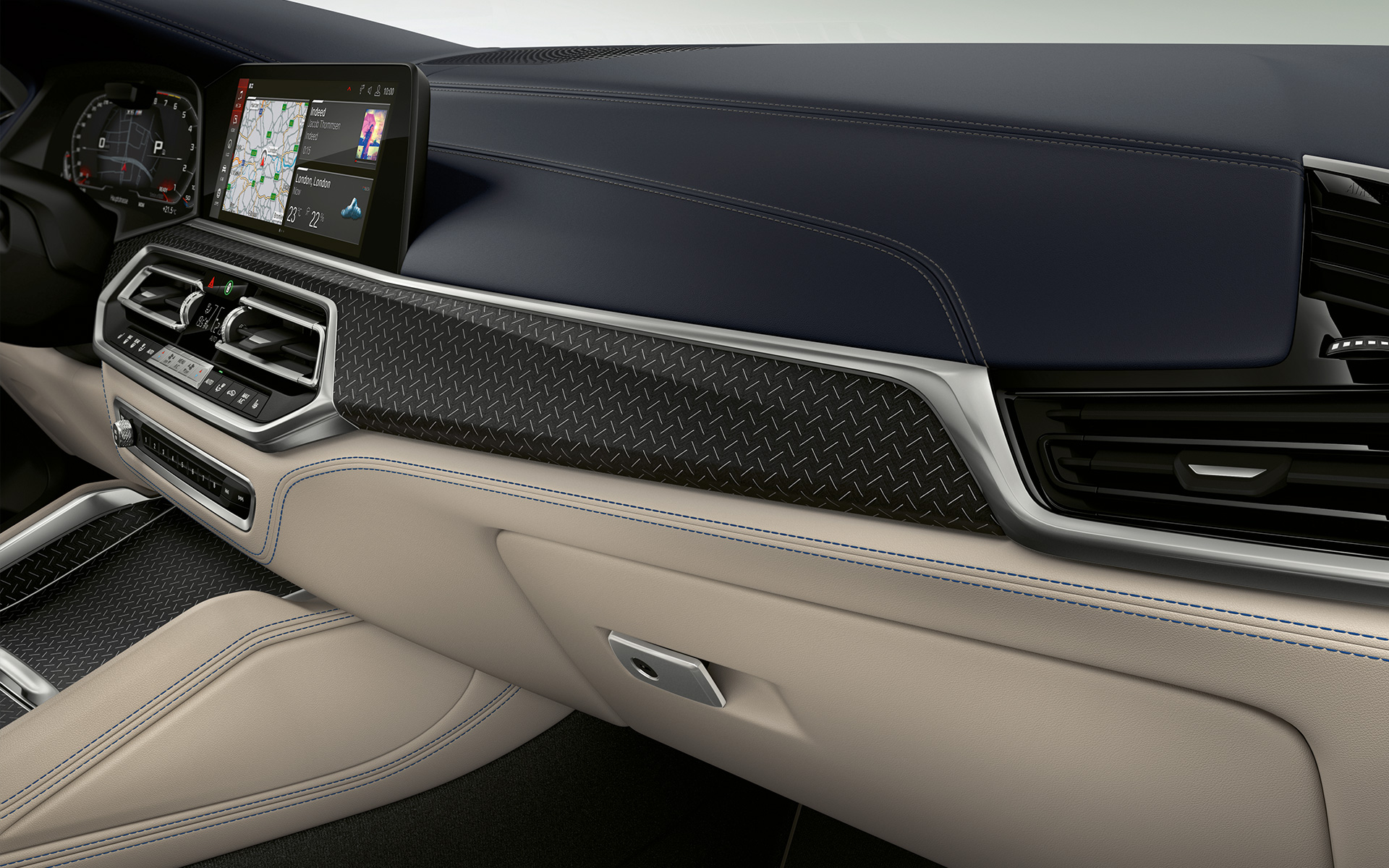 BMW Individual fine-wood trim 'Fineline' Black with aluminium inserts close-up BMW Individual fine-wood trim 'Fineline' Black with aluminium inserts close-up