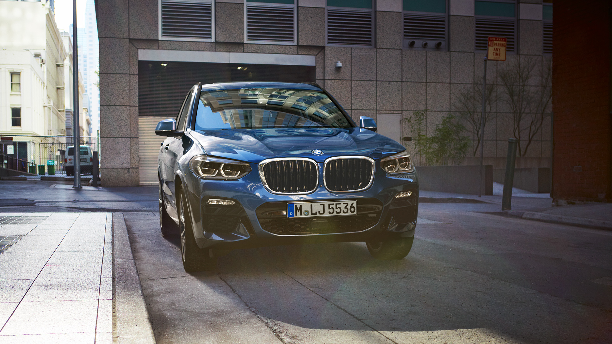 BMW X3 M40i 2020 G01 front view standing BMW X3 M40i 2020 G01 in front of urban backdrop front view standing