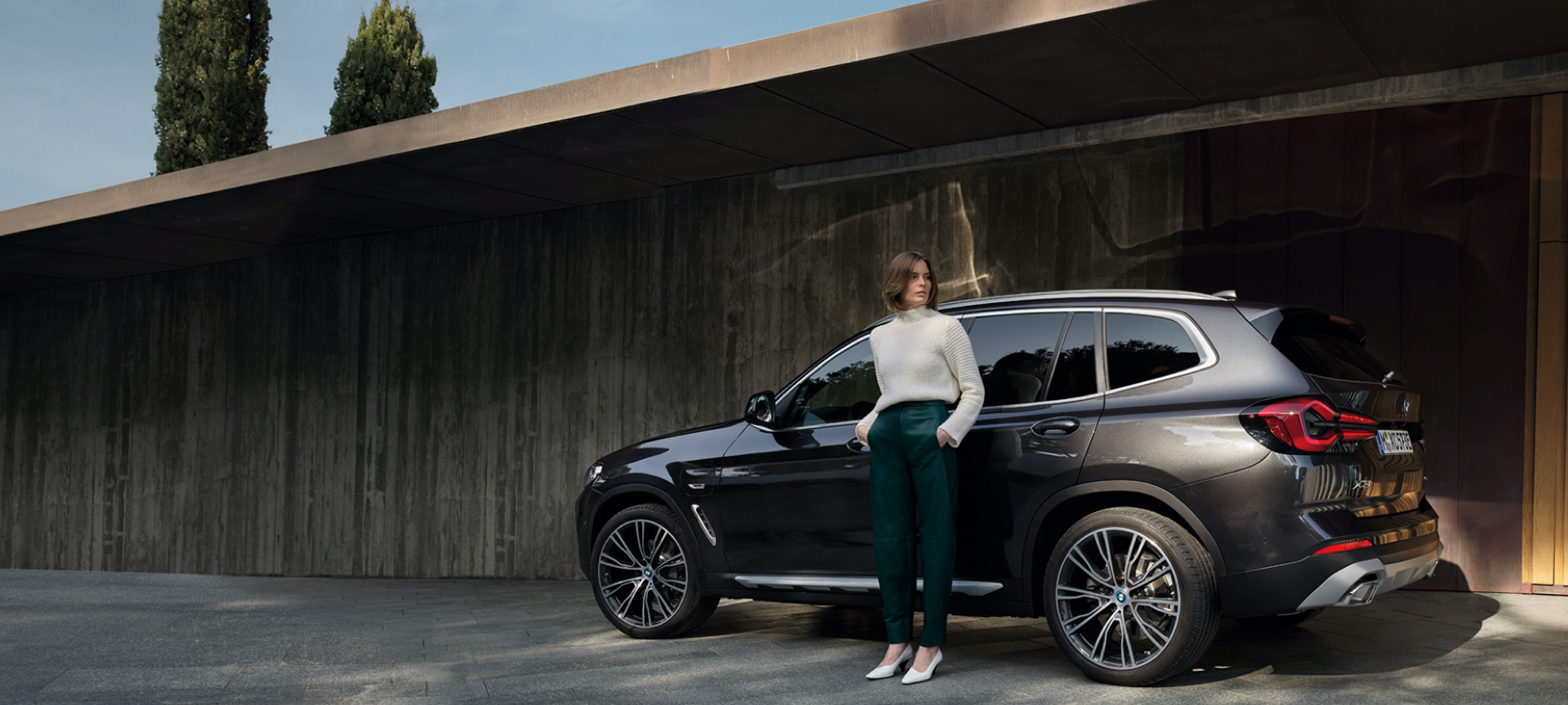 BMW X3 G01 Sophisto Grey three-quarter front view in front of hangar 2021