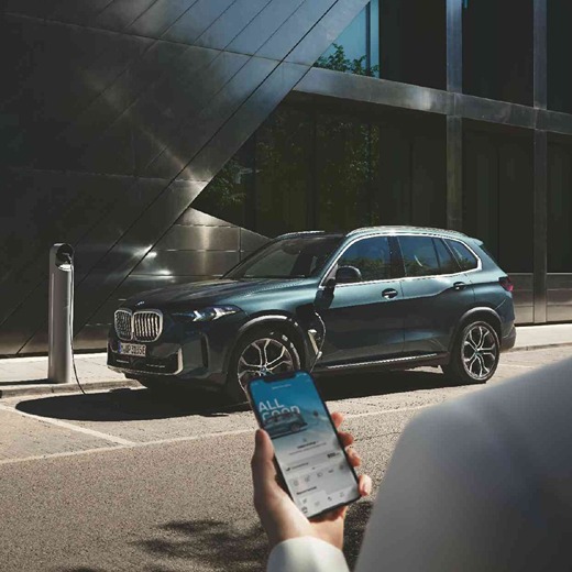 BMW 3er Touring G21 PHEV 3/4 rear view with bicycles driving
