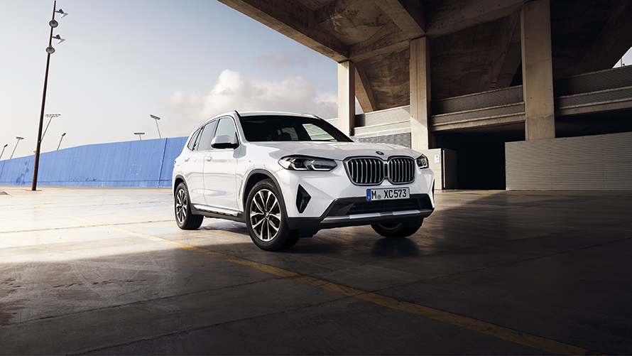 BMW X5 G05 fourth generation three-quarter rear view standing in front of a building BMW X Series BMW X5 G05 fourth generation three-quarter rear view standing in front of a building