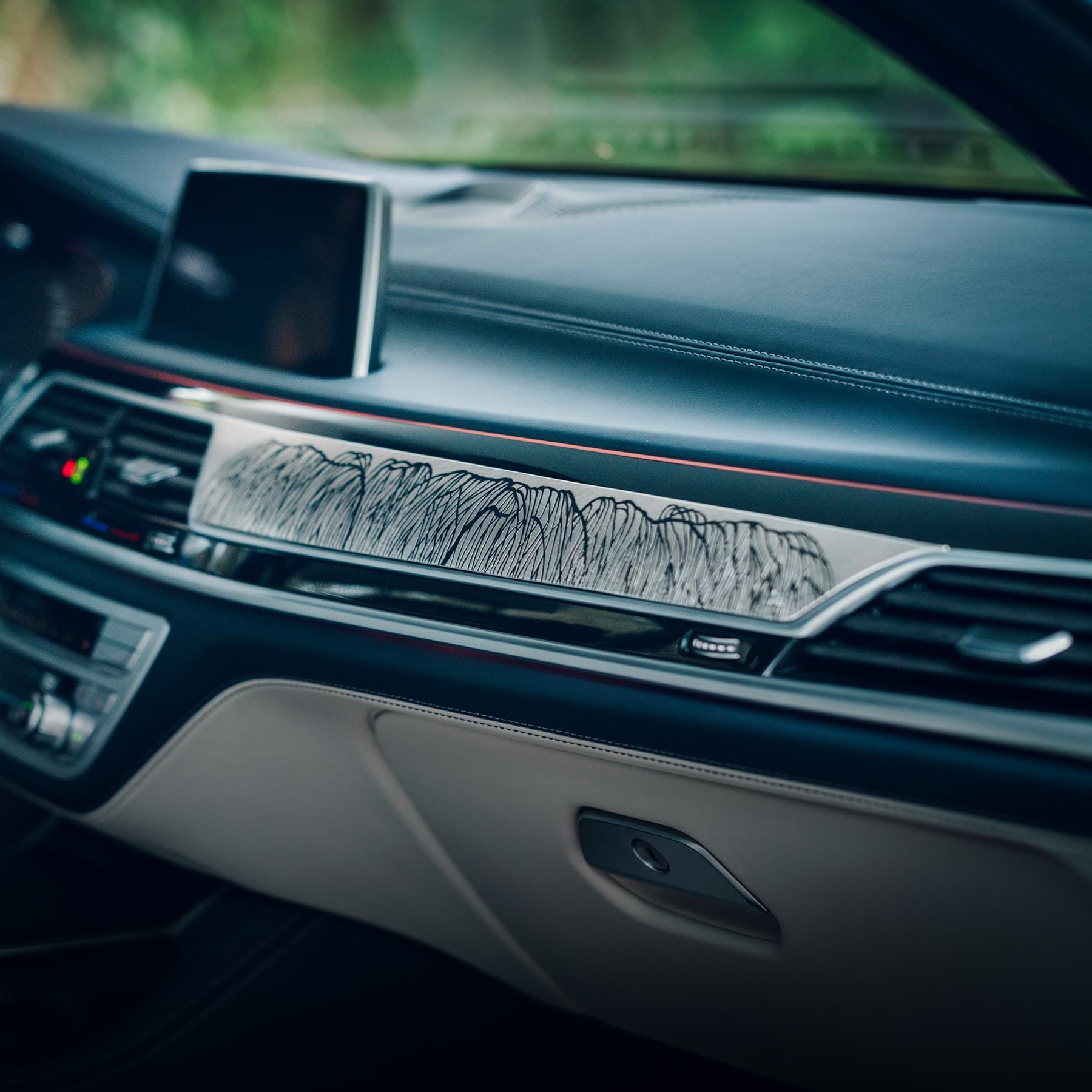 金工鍛金家・奥山峰石氏が語るBMW 7シリーズ “PURE METAL EDITION”。意匠、技術、美意識のすべて。