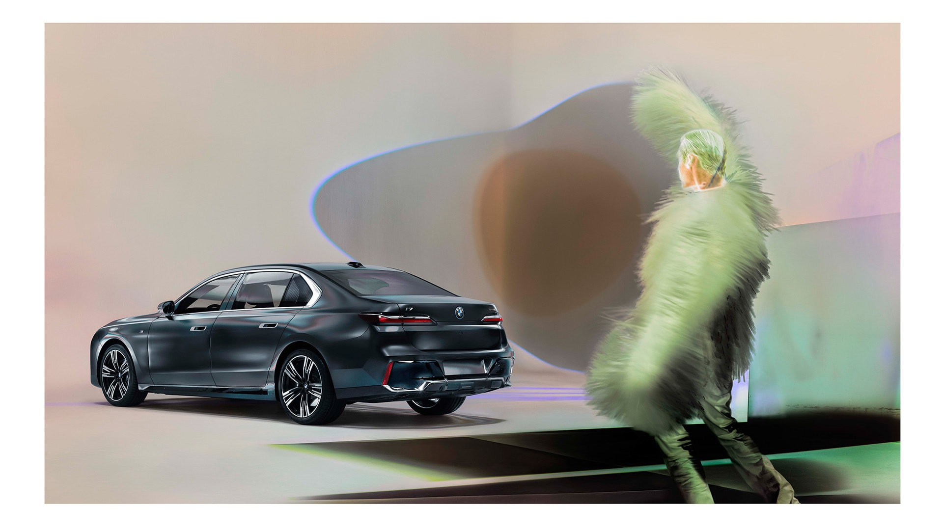 Joyeux, audacieux et stimulant, telle est la signature que Nick Knight s’est appropriée année après année.