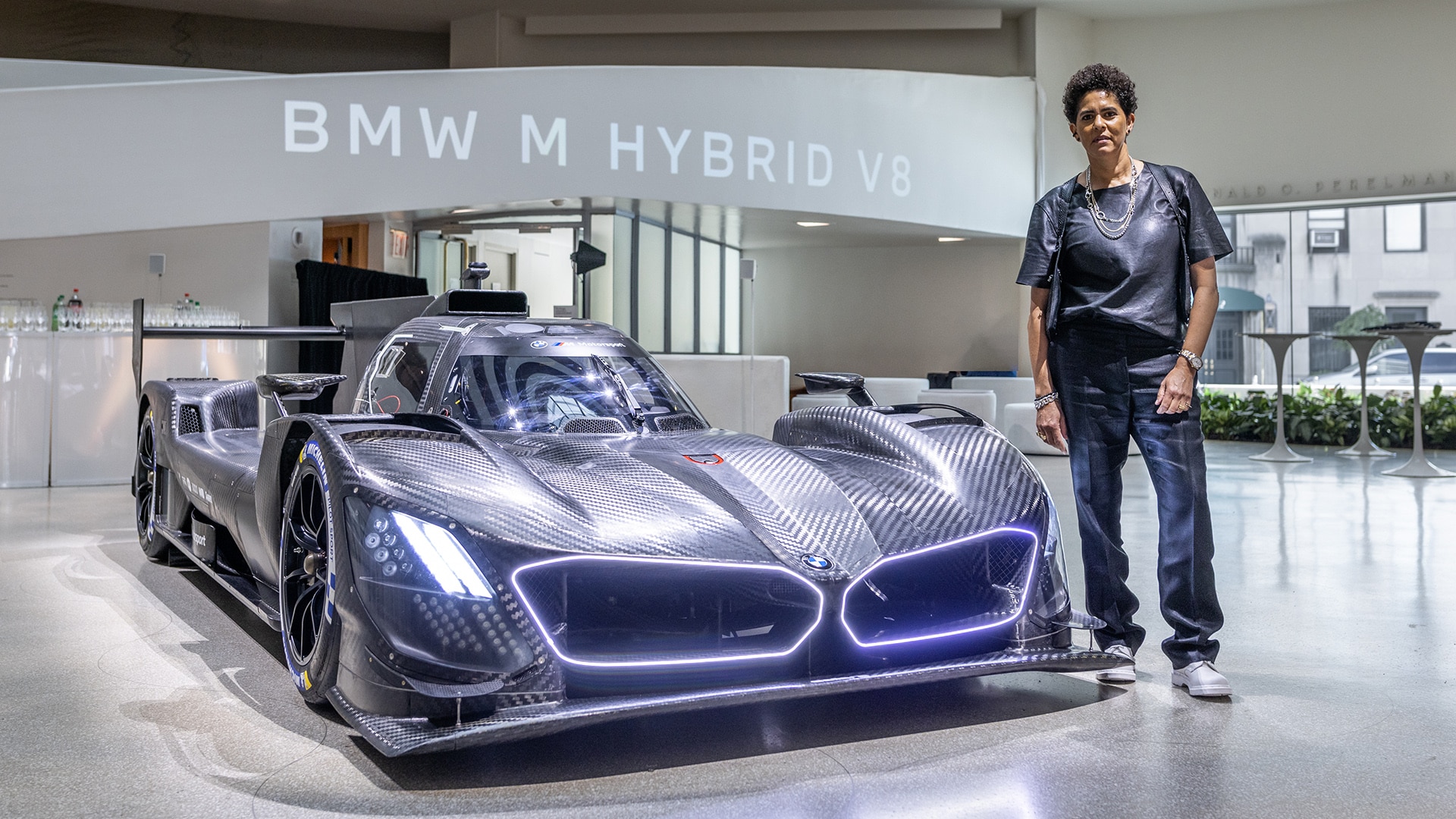 最新のBMWアート・カーは、BMW M Hybrid V8をベースに製作。