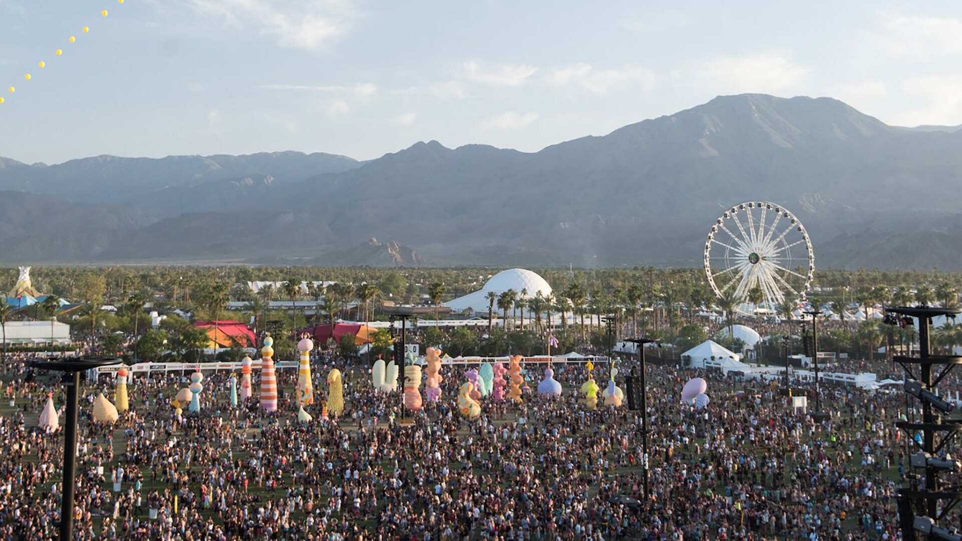 Coachellaで存在感を放つBMW iのデザイナー、その音楽とアート性。
