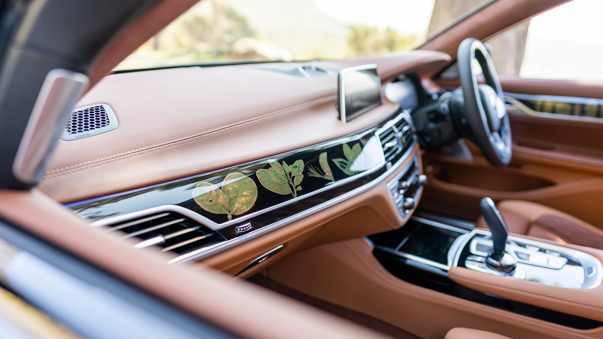 BMW 7シリーズ“エラーマン・ハウス”の「メイキング」は、このユニークな特注モデルの制作にどれほど多くの時間、クリエイティビティ、入念な作業が必要であったかを示しています。このギャラリーでは、BMW Individualが手がけたその他の作品もご覧いただけます。