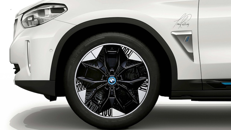 BMW iX3 Tonia Calderon design anrtwork aerodynamic rims 