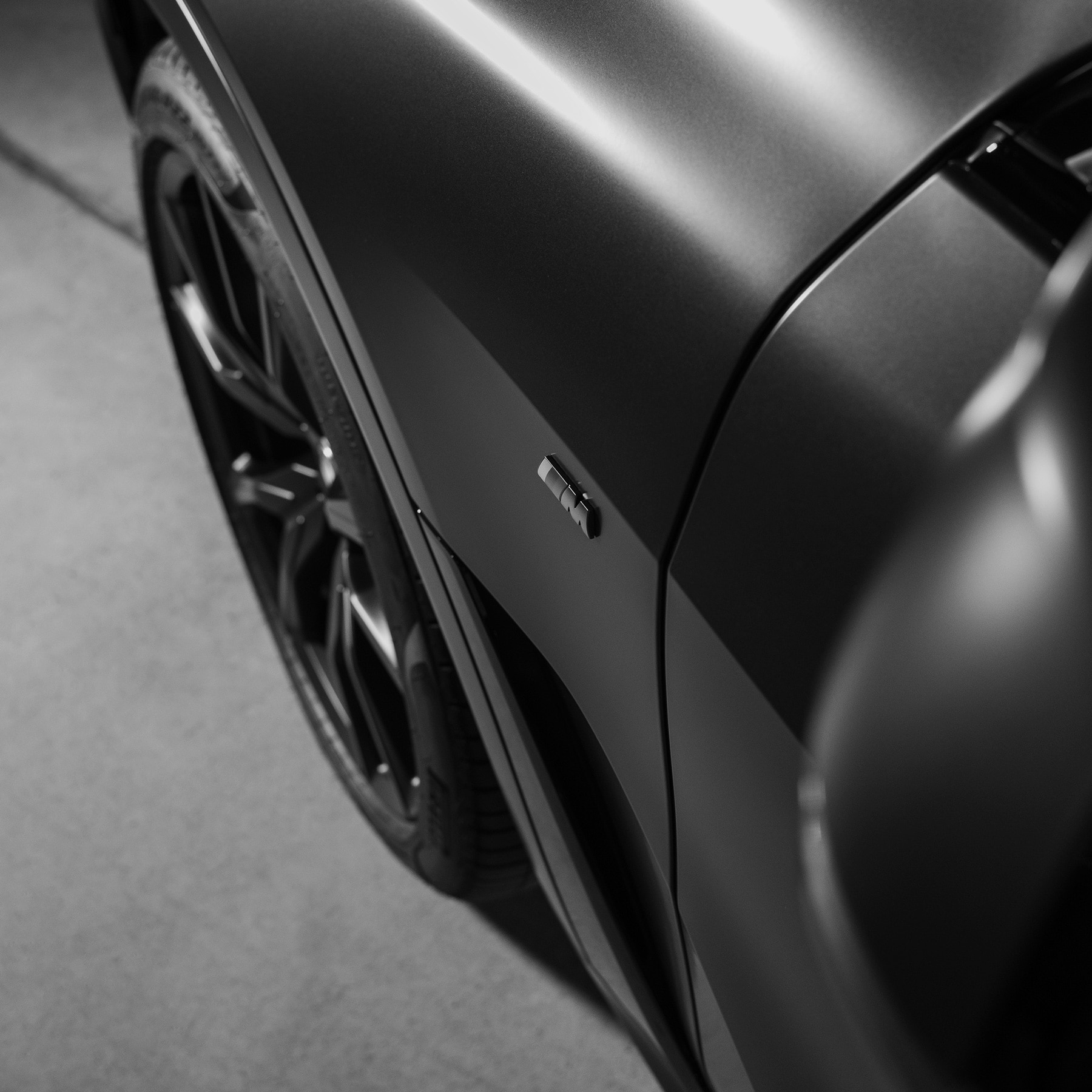 BMW X7 Dark Shadow Edition マットな質感とモノクロの魔法