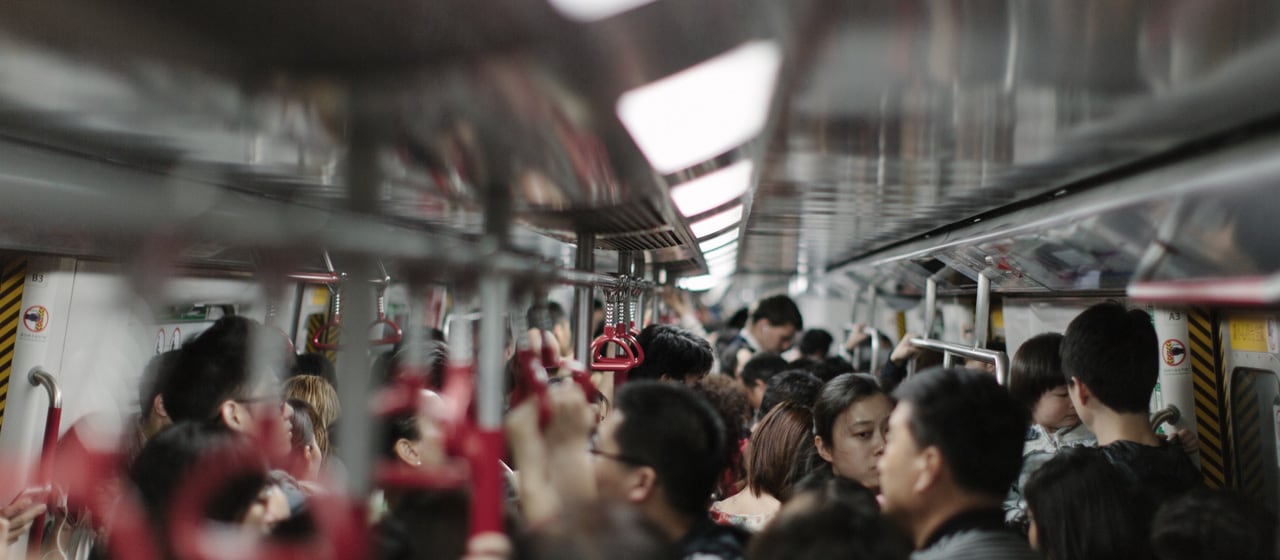 Movilidad urbana: Personas en un metro Movilidad urbana: Personas en un metro