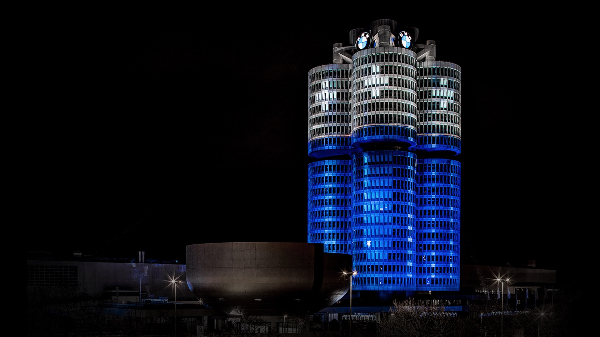 La torre BMW se convierte en una visión automovilística