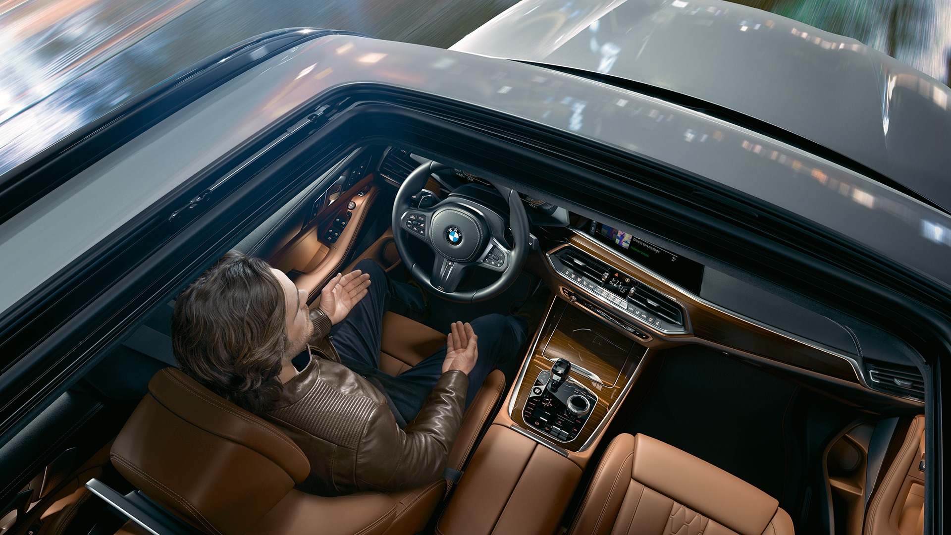 BMW che guida autonomamente l'auto Vista dall'alto nell'abitacolo E-Book