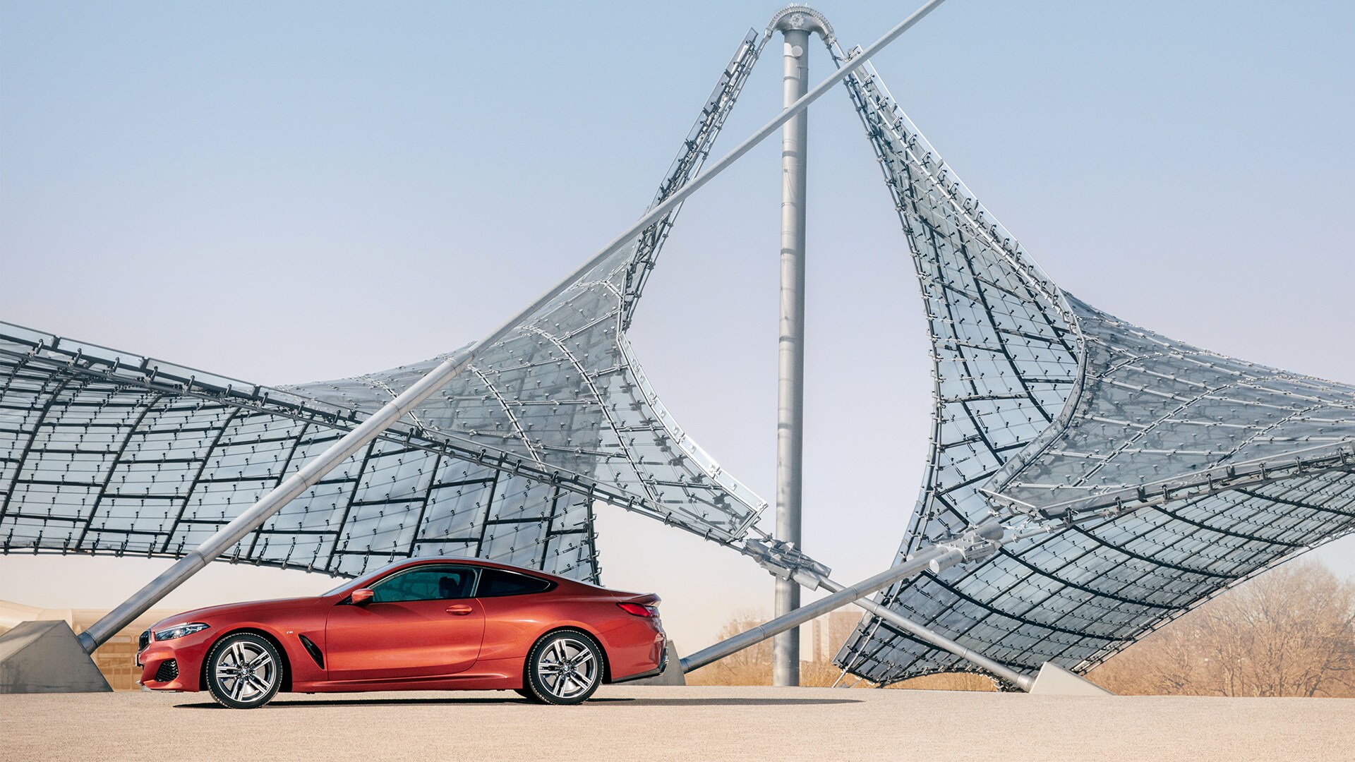 Few destinations provide a finer mix of speed and sportiness than the majestic grounds of Munich’s Olympic Park. Similarly, the BMW 8 Series Coupé strikes the ultimate balance between athleticism and luxury. Even when stationary, the expressive lines and low profile silhouette of the 8 dance with daring movement.