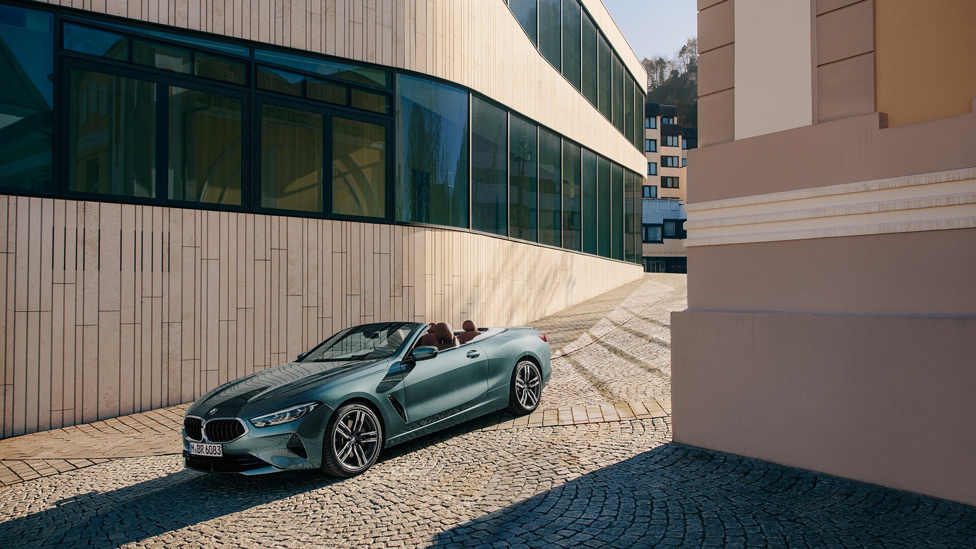 The exterior of the BMW 8 Series Convertible exudes lightness and luxury. Driving the vehicle encourages drivers to get in touch with nature by putting the top down so they can feel the wind blowing in their hair and hear the engine purring. A speedy ascent to the Austrian town of Feldkirch reveals an exceptional cultural centre fitting for a vehicle of such elegant sportiness.